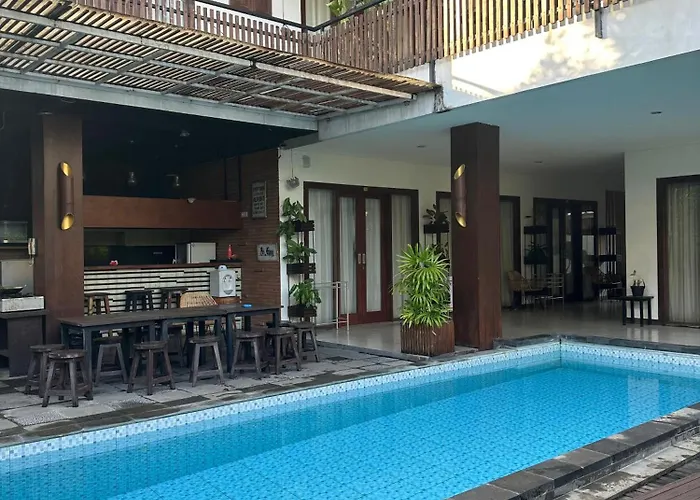 Paving Hostal